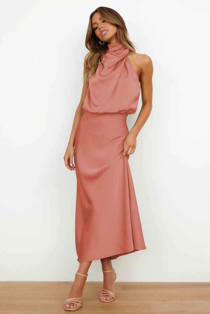 Elegante Vestito Lungo Autunnale in Raso con Attraente Scollo Halter Neck