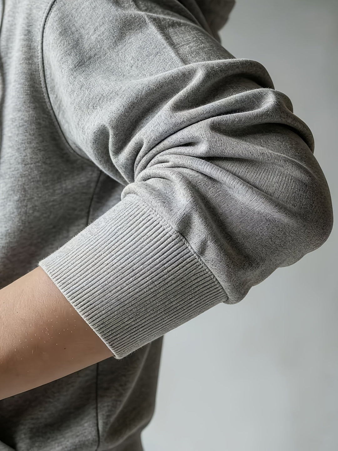 Federica | Cardigan Grigio con Cappuccio e Chiusura a Bottoni