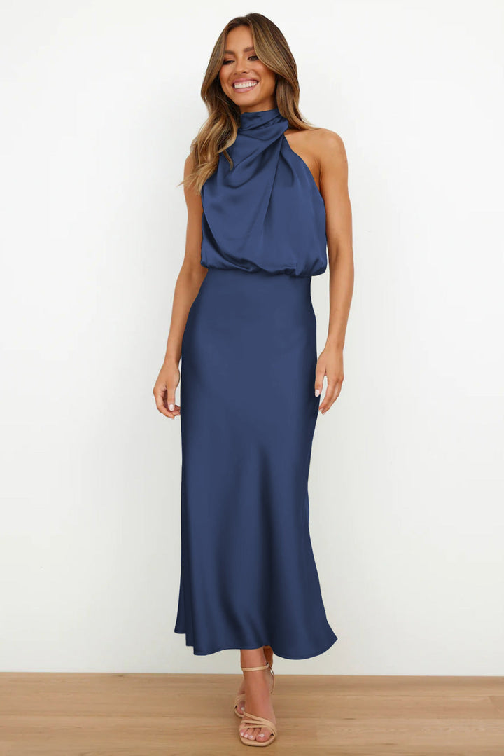 Elegante Vestito Lungo Autunnale in Raso con Attraente Scollo Halter Neck