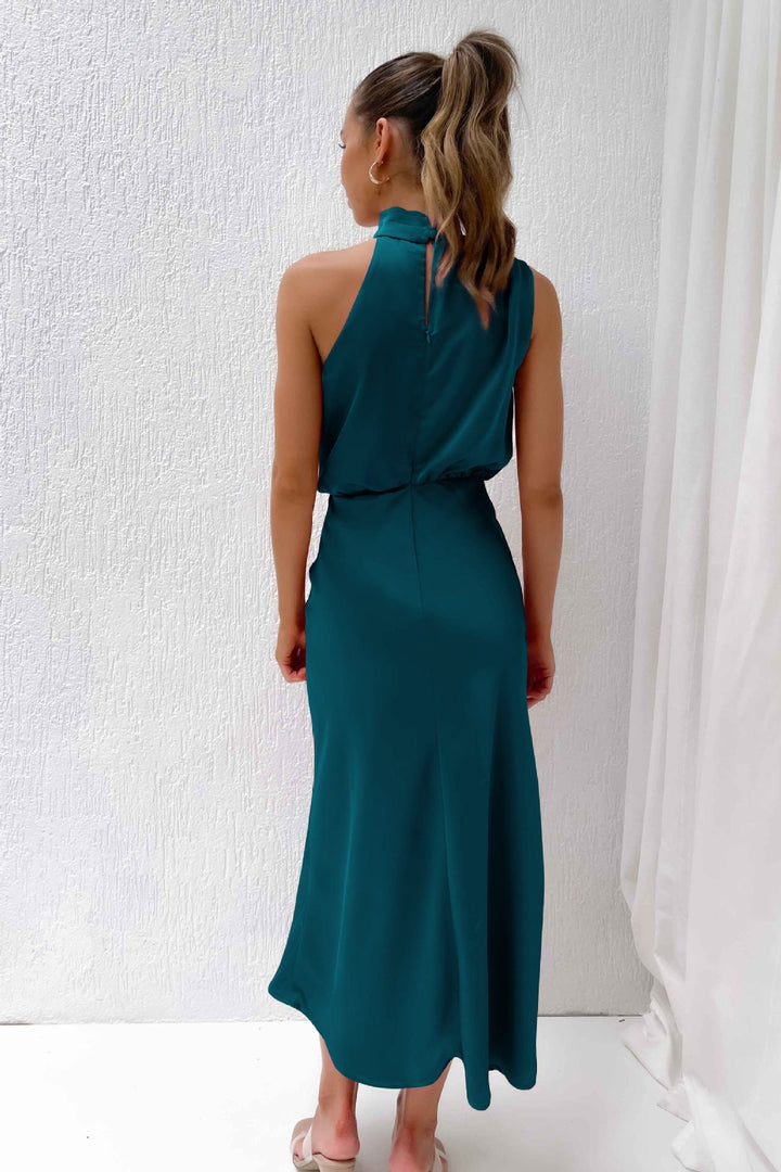 Elegante Vestito Lungo Autunnale in Raso con Attraente Scollo Halter Neck
