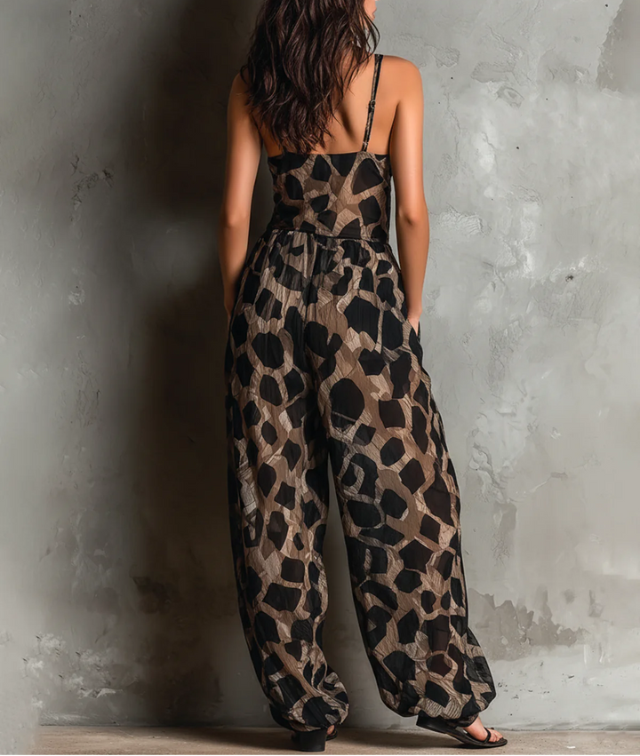 Roberta | Tuta Ampia in Chiffon Nero con Stampa Animalier, Collo Americano e Pantaloni