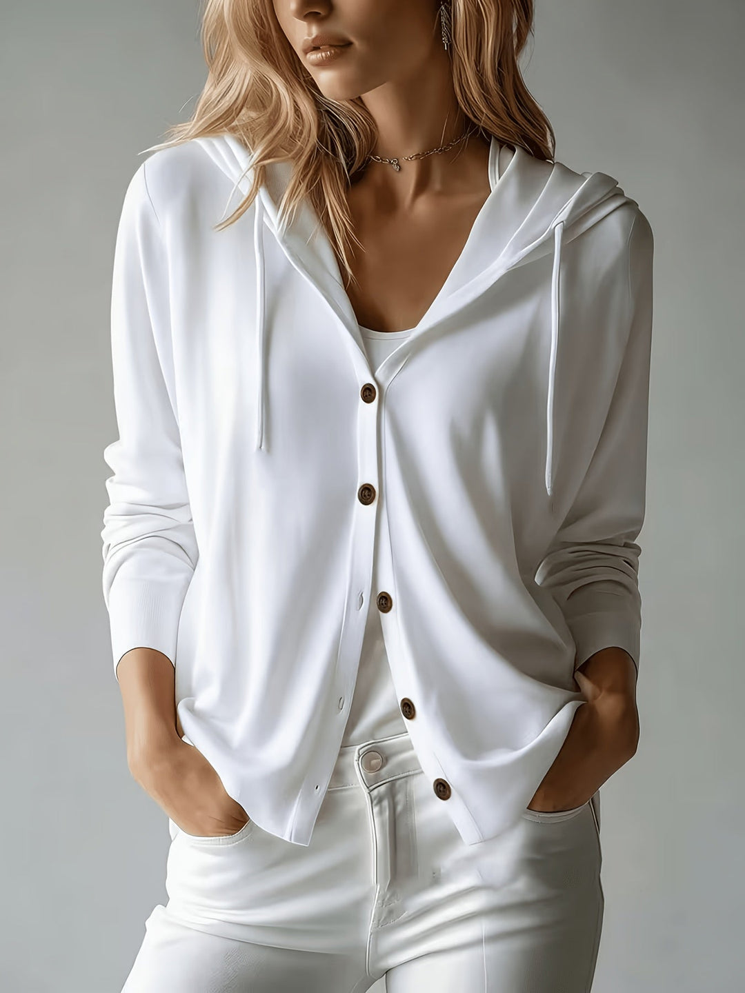 Chiara | Cardigan Bianco con Cappuccio e Chiusura a Bottoni