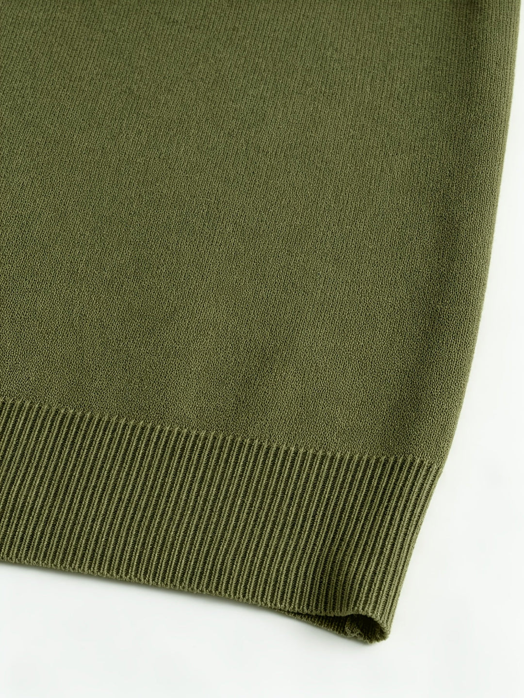 Alessia | Cardigan Verde Militare con Cappuccio e Chiusura a Bottoni