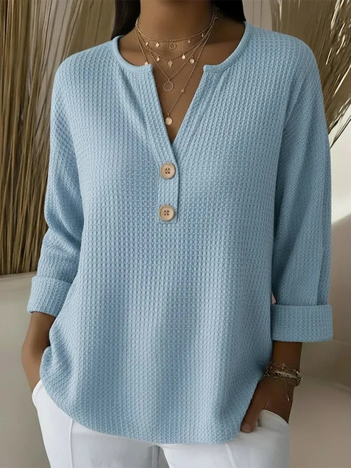 Elena | T-shirt Henley a Righe con Bottoni" can be rewritten as:

"Elena | T-shirt Henley Striped with Buttons